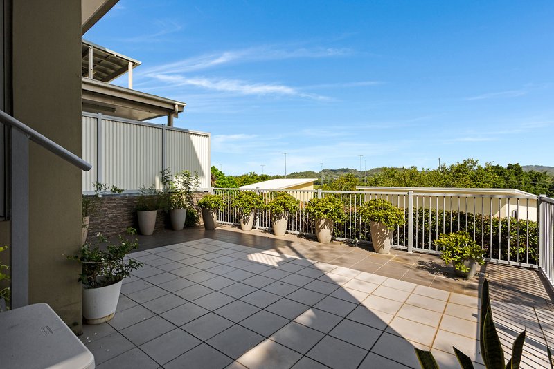 Photo - 19/1 Hinterland Drive, Mudgeeraba QLD 4213 - Image 2