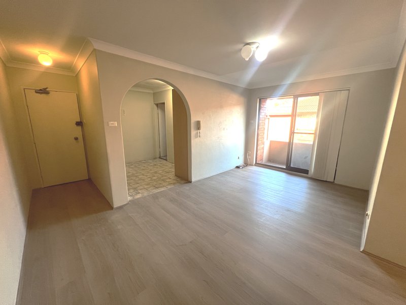 Photo - 19/10-12 Forbes Street, Warwick Farm NSW 2170 - Image 1