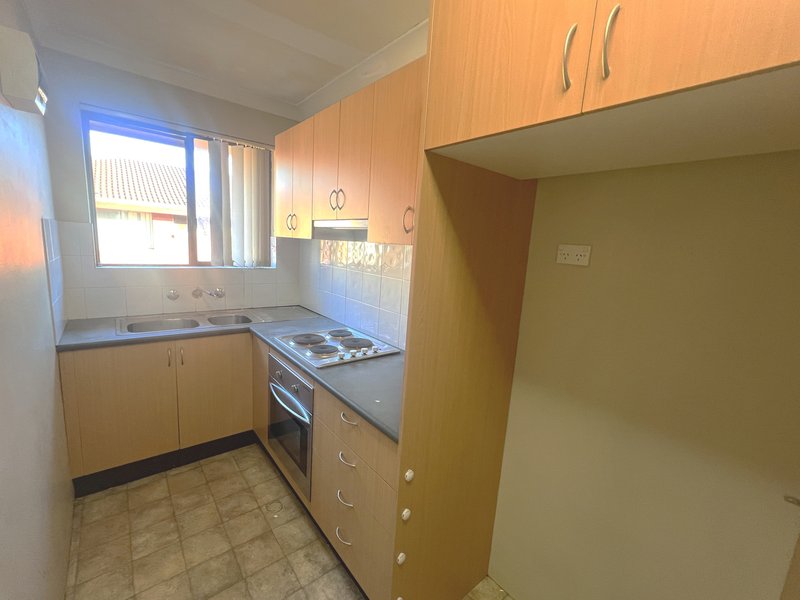 Photo - 19/10-12 Forbes Street, Warwick Farm NSW 2170 - Image 2