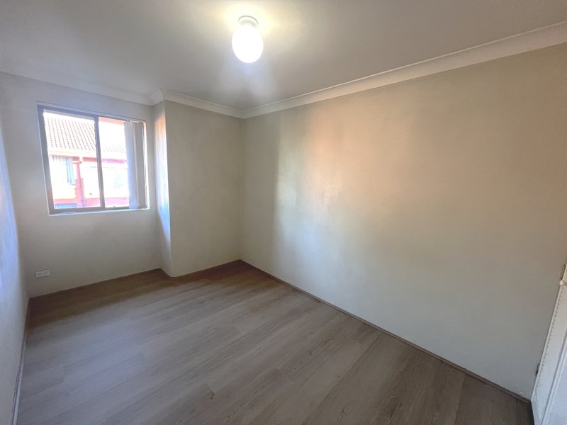 Photo - 19/10-12 Forbes Street, Warwick Farm NSW 2170 - Image 3