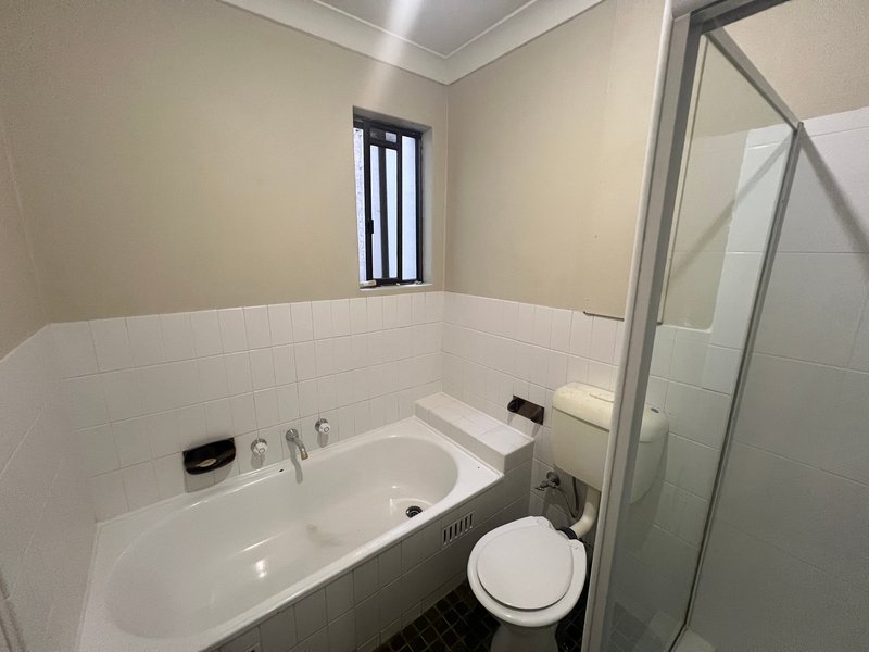 Photo - 19/10-12 Forbes Street, Warwick Farm NSW 2170 - Image 5