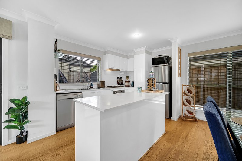 Photo - 19/17 Golden Elm Way, Lyndhurst VIC 3975 - Image 2