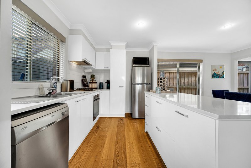 Photo - 19/17 Golden Elm Way, Lyndhurst VIC 3975 - Image 3