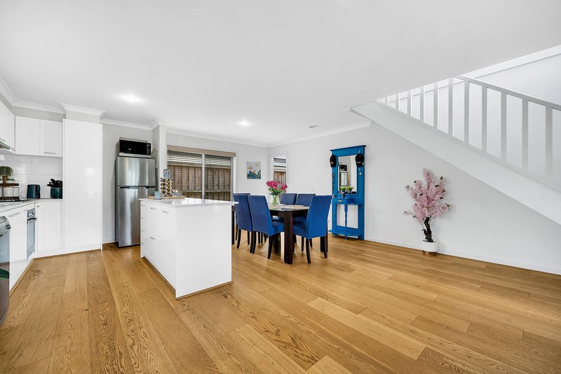 Photo - 19/17 Golden Elm Way, Lyndhurst VIC 3975 - Image 4