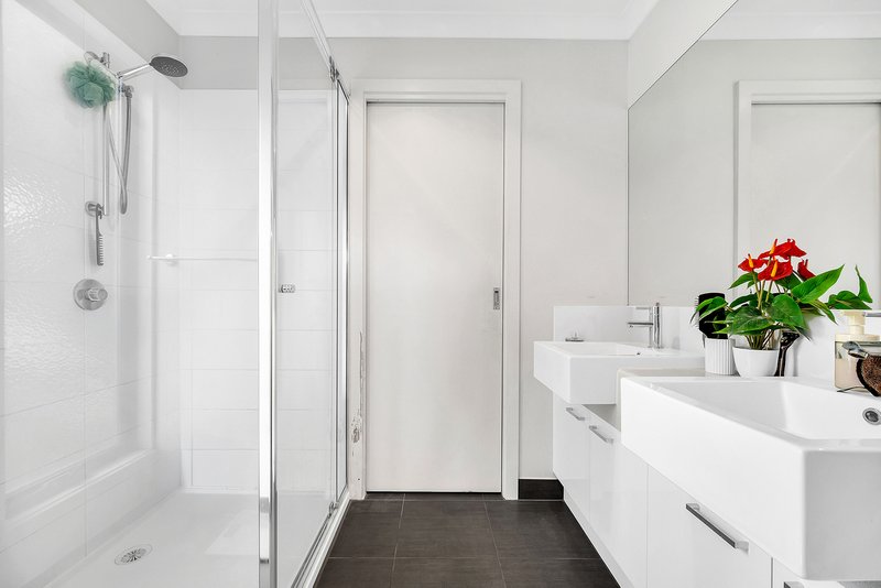 Photo - 19/17 Golden Elm Way, Lyndhurst VIC 3975 - Image 8