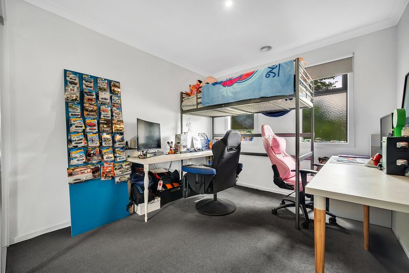 Photo - 19/17 Golden Elm Way, Lyndhurst VIC 3975 - Image 9