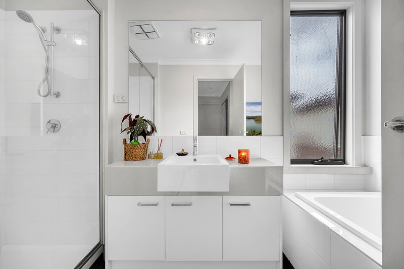 Photo - 19/17 Golden Elm Way, Lyndhurst VIC 3975 - Image 10