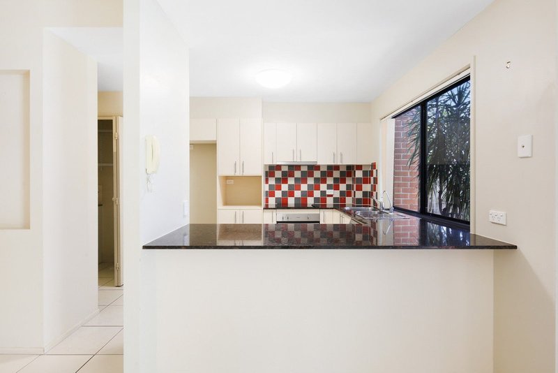 Photo - 19/170 Whiting Street, Labrador QLD 4215 - Image 4