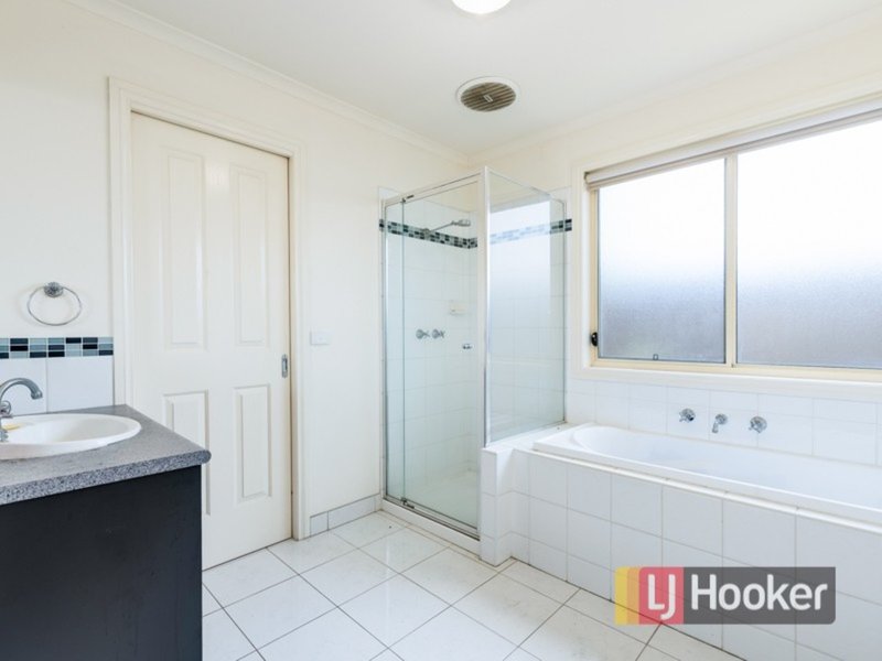 Photo - 19/18-20 Ben Drive, Pakenham VIC 3810 - Image 5