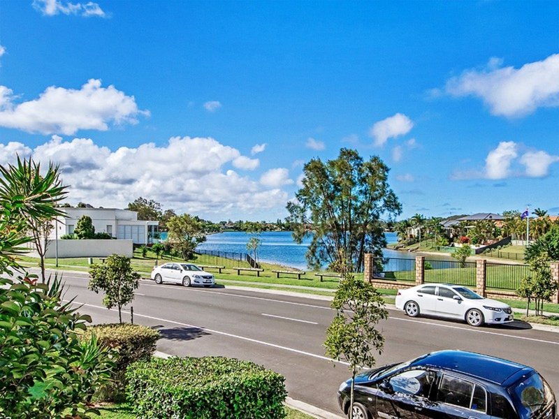 19/2 Cassowary Drive, Burleigh Waters QLD 4220