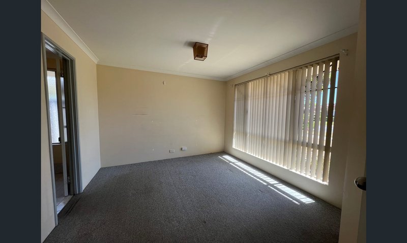 Photo - 192 Currie Street, Warnbro WA 6169 - Image 3