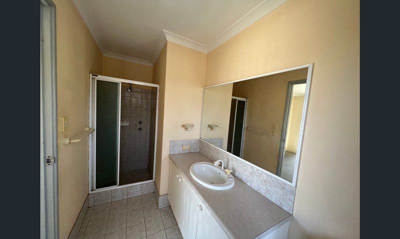 Photo - 192 Currie Street, Warnbro WA 6169 - Image 4