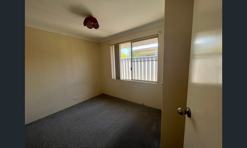 Photo - 192 Currie Street, Warnbro WA 6169 - Image 6