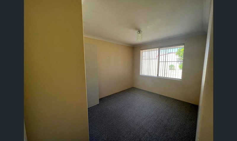 Photo - 192 Currie Street, Warnbro WA 6169 - Image 7