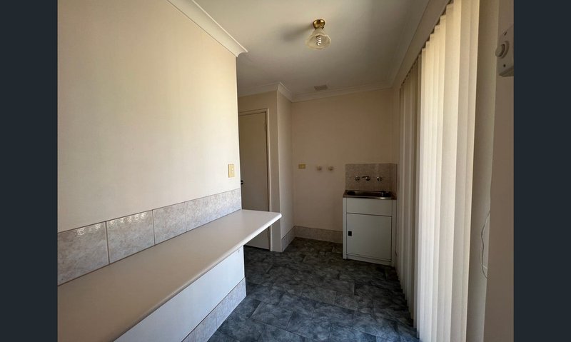 Photo - 192 Currie Street, Warnbro WA 6169 - Image 10