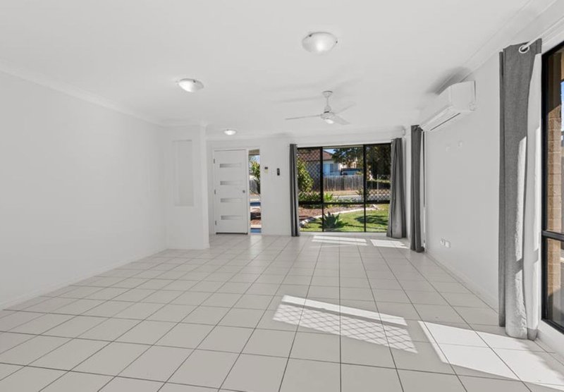 Photo - 192 Henty Drive, Redbank Plains QLD 4301 - Image 2