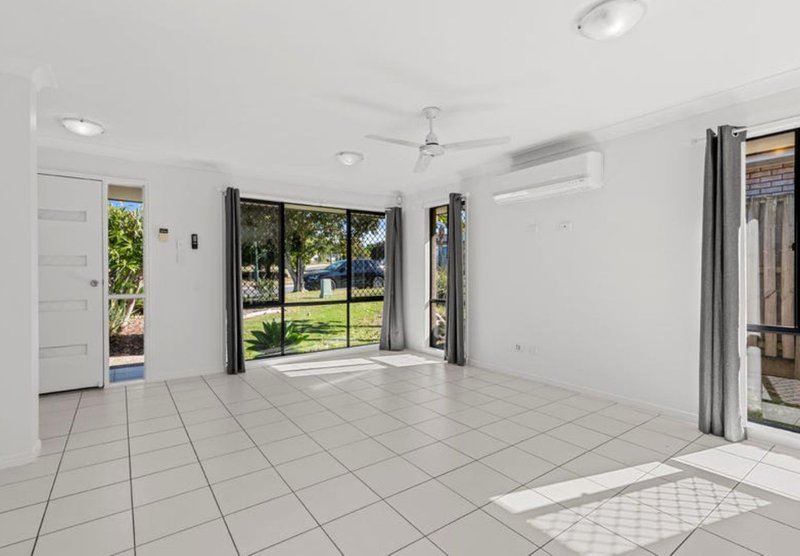 Photo - 192 Henty Drive, Redbank Plains QLD 4301 - Image 3
