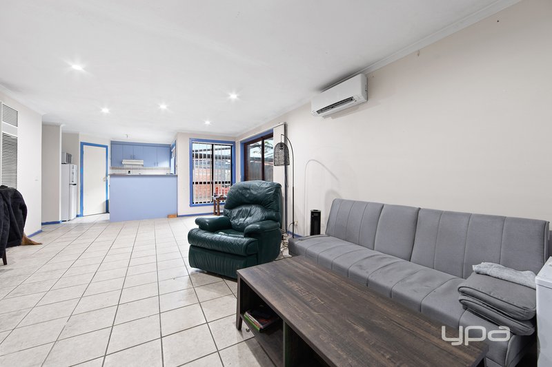 Photo - 1/92 Robinsons Road, Deer Park VIC 3023 - Image 2