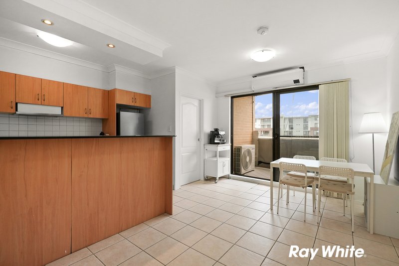 Photo - 19/20-22 Clifton Street, Blacktown NSW 2148 - Image 4