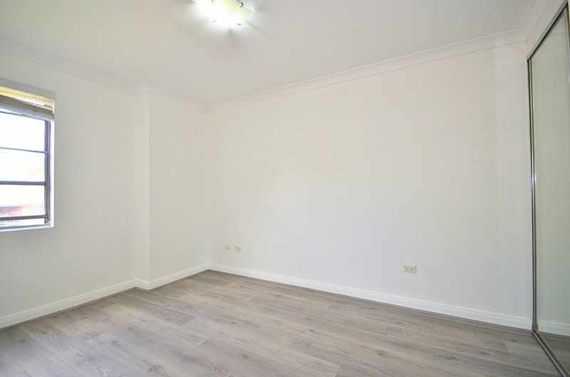 Photo - 19/22-24A Parkside Lane, Westmead NSW 2145 - Image 4