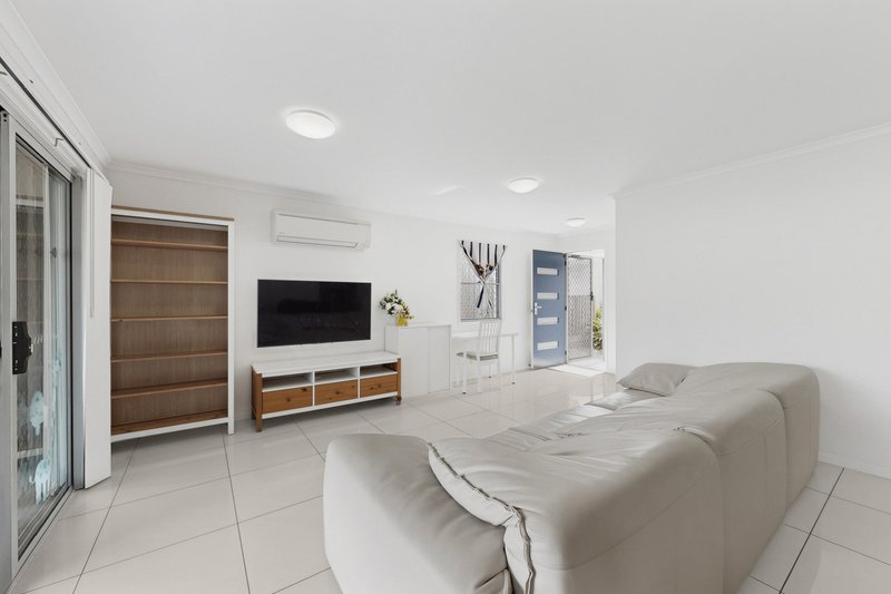 Photo - 19/25 Silkyoak Street, Runcorn QLD 4113 - Image 3