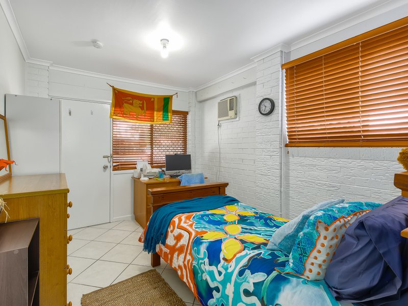 Photo - 193 Trouts Road, Stafford Heights QLD 4053 - Image 8