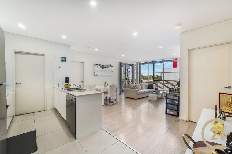 Photo - 19/4-6 Browne Parade, Warwick Farm NSW 2170 - Image 2