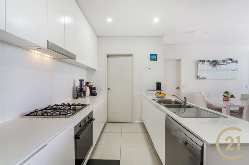 Photo - 19/4-6 Browne Parade, Warwick Farm NSW 2170 - Image 3