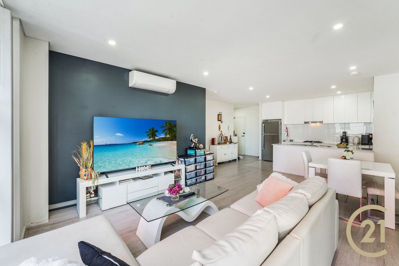 Photo - 19/4-6 Browne Parade, Warwick Farm NSW 2170 - Image 6