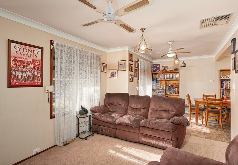 Photo - 194 Ashmont Avenue, Ashmont NSW 2650 - Image 3