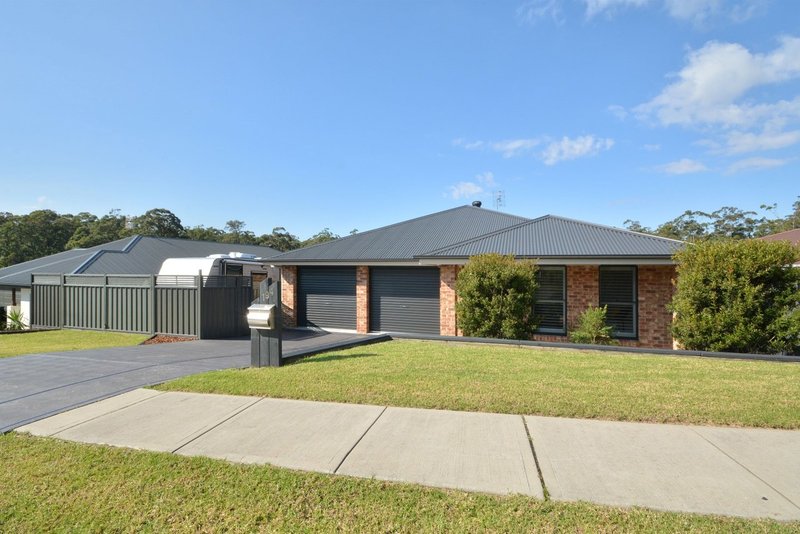 Photo - 194 Northlakes Drive, Cameron Park NSW 2285 - Image 4