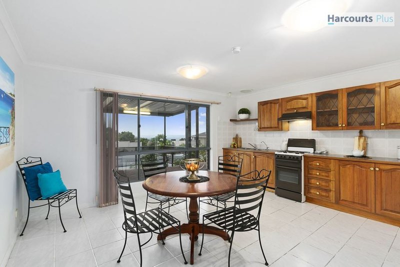 Photo - 194 Perry Barr Road, Hallett Cove SA 5158 - Image 5