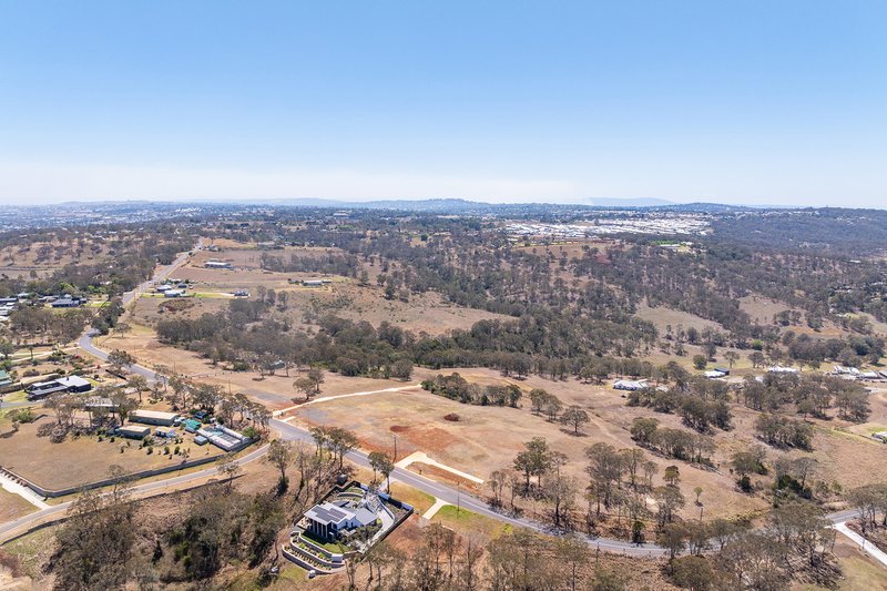 Photo - 194 Postle Street, Mount Rascal QLD 4350 - Image 4