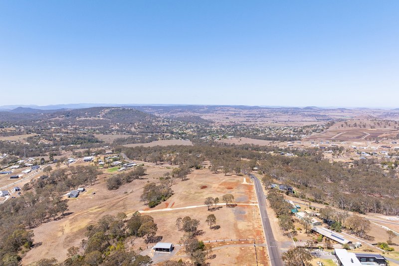 Photo - 194 Postle Street, Mount Rascal QLD 4350 - Image 5