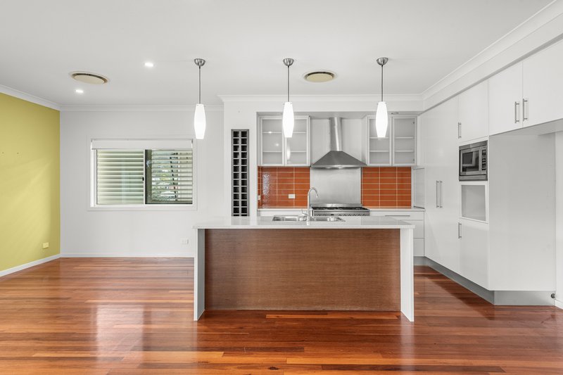 Photo - 194 Simpsons Road, Bardon QLD 4065 - Image 4