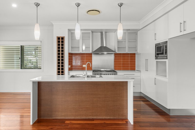 Photo - 194 Simpsons Road, Bardon QLD 4065 - Image 5