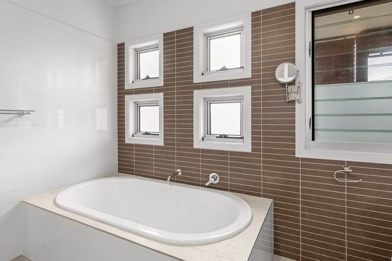 Photo - 194 Simpsons Road, Bardon QLD 4065 - Image 11