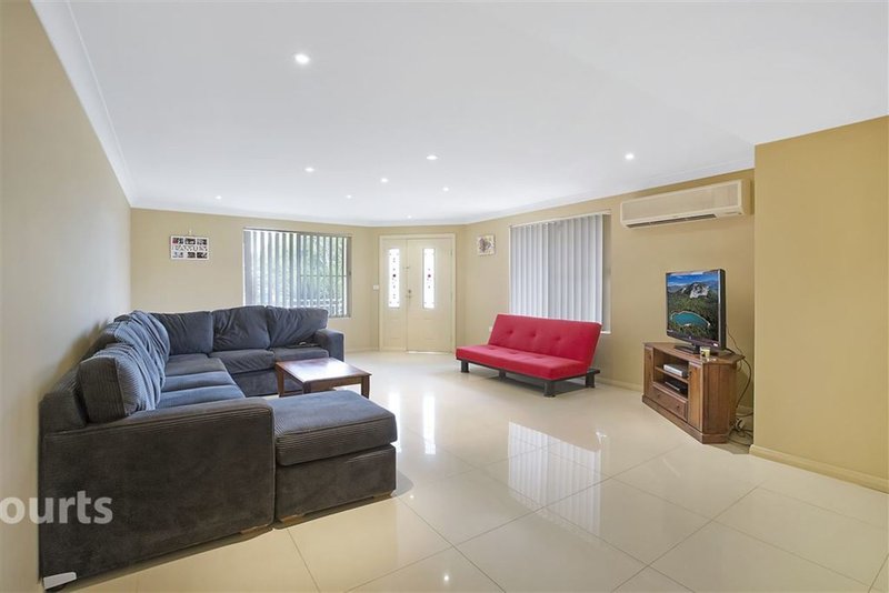 Photo - 194 Woodstock Avenue, Whalan NSW 2770 - Image 3