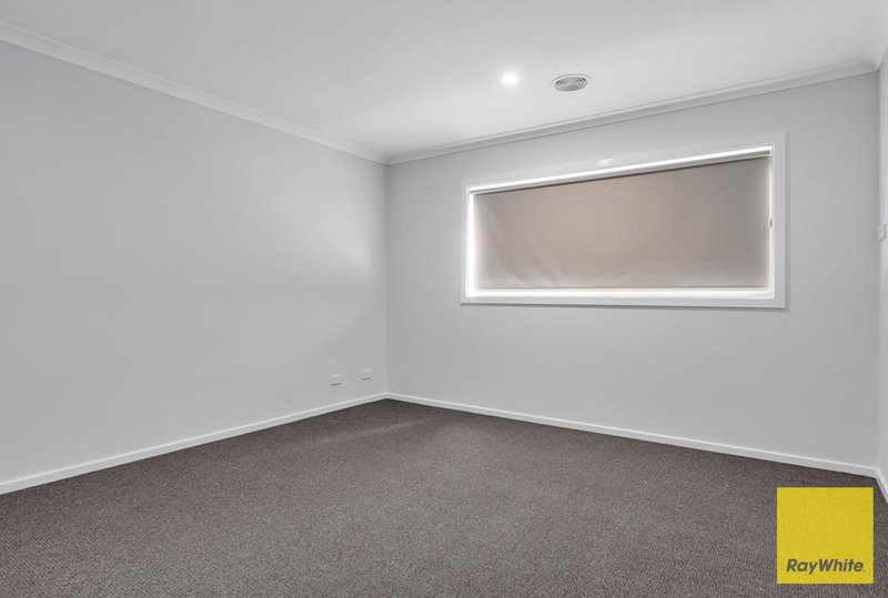 Photo - 195 Maracana Avenue, Manor Lakes VIC 3024 - Image 8