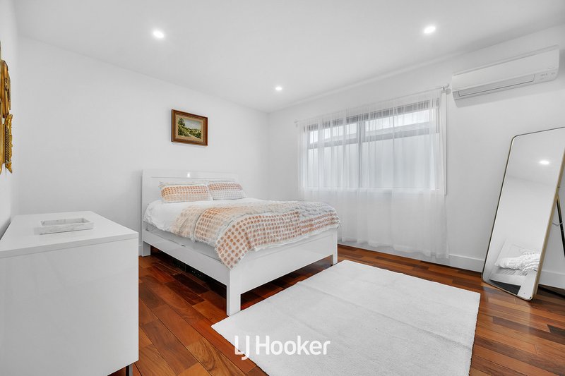 Photo - 195 Mountainview Boulevard, Cranbourne North VIC 3977 - Image 17