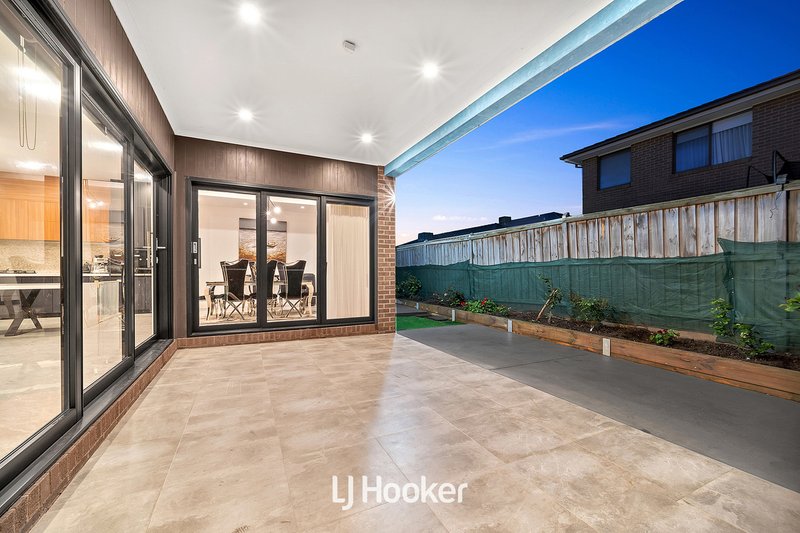 Photo - 195 Mountainview Boulevard, Cranbourne North VIC 3977 - Image 25