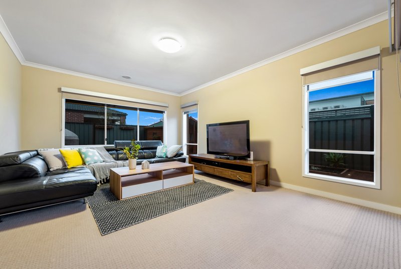 Photo - 195 Newbury Boulevard, Craigieburn VIC 3064 - Image 7