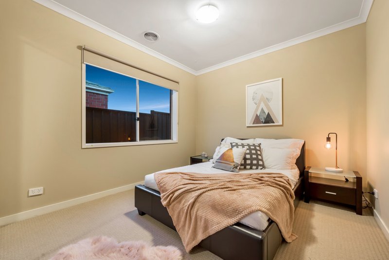 Photo - 195 Newbury Boulevard, Craigieburn VIC 3064 - Image 11