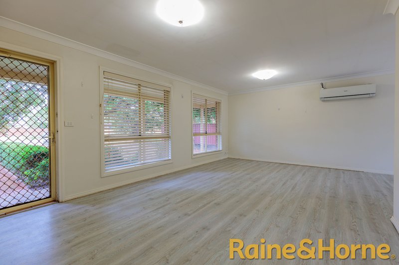 Photo - 195 Temoin Street, Narromine NSW 2821 - Image 3