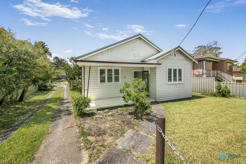 Photo - 195 Wentworth Avenue, Pendle Hill NSW 2145 - Image 2