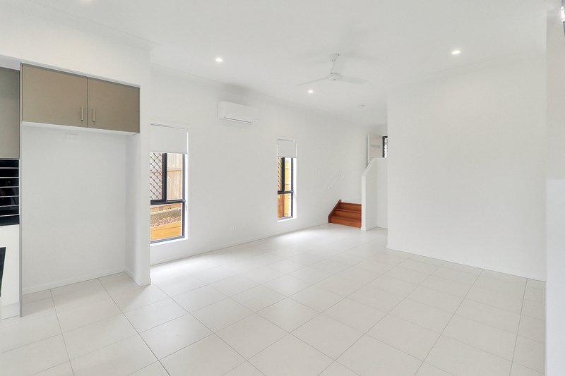 Photo - 1/96 Grenfell Street, Mount Gravatt East QLD 4122 - Image 3