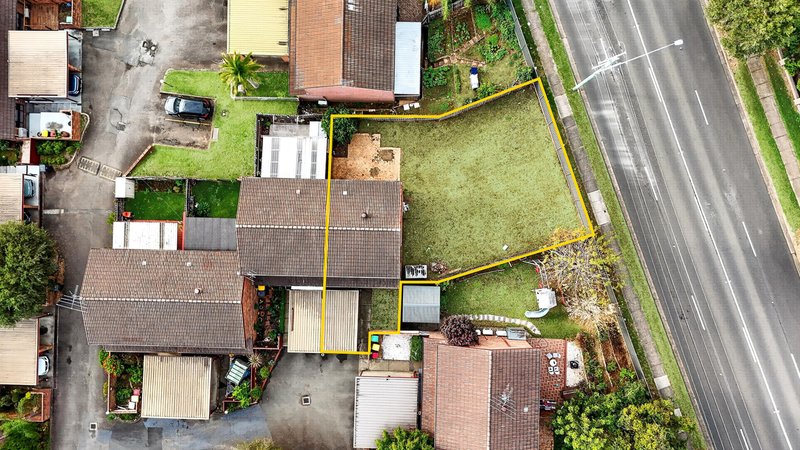 Photo - 19/6 Jacquinot Place, Glenfield NSW 2167 - Image 15