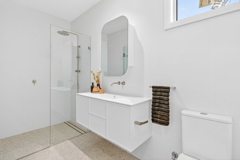 Photo - 197 Bay Road, Toowoon Bay NSW 2261 - Image 13