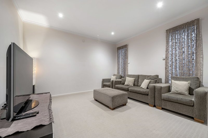 Photo - 197 Central Park Avenue, Craigieburn VIC 3064 - Image 5