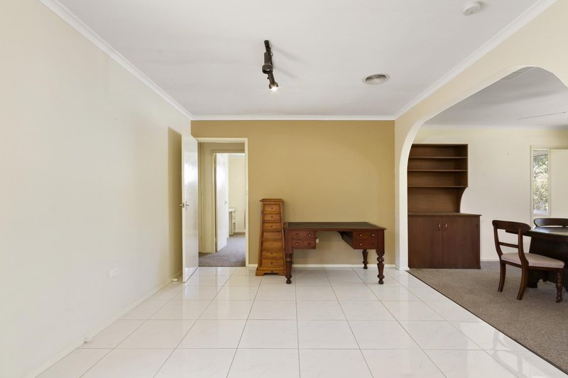 Photo - 197 Namatjira Drive, Fisher ACT 2611 - Image 6